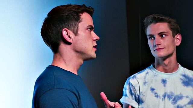 Tattooed stud rims and fucks skinny after casting