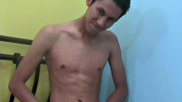 Real Latin 21yo enjoys amateur anal sex with BF at home