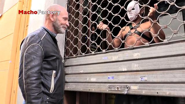 Experienced ass Takes a black fist in a fisting scene. - Black Fist