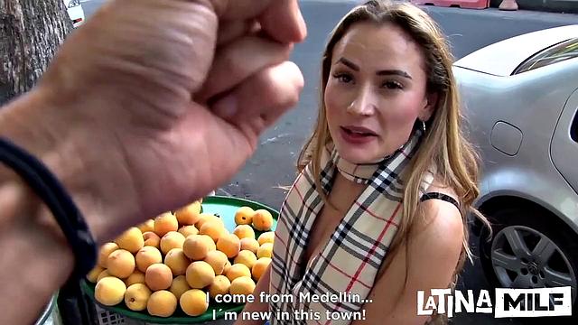 Colombian babe fucks on her lunch break