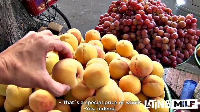 Colombian babe fucks on her lunch break