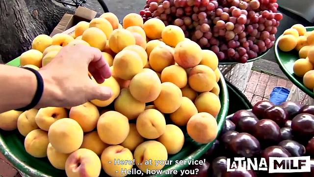 Colombian babe fucks on her lunch break