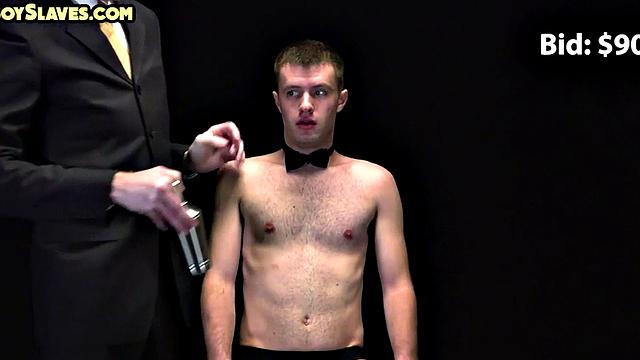 смазанный молодой раб отдается зрелому в костюме, жёстко и без резины