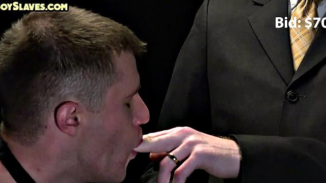 Submissive oiled stud barebacked by dominant DILF