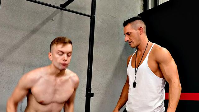 Sportive stud barebacked in locker room