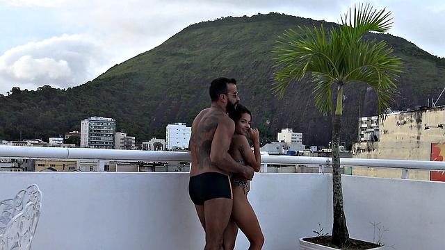 Бразильская milf Lady Milf не сдержалась - пляжный анальный угар и римминг