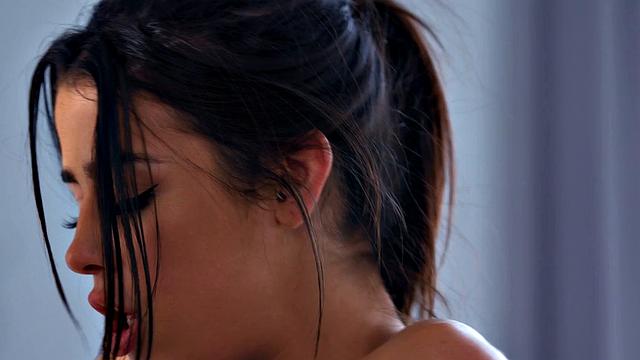 GIRLSWAY - Naughty Petite Masseuse Kylie Rocket Gives Aiden Ashley Wild A Happy Ending