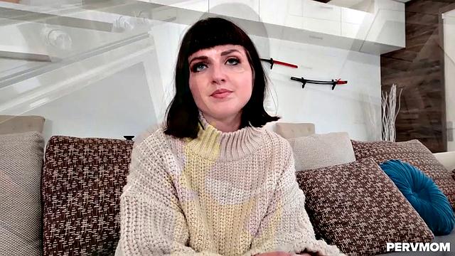 Студентка трахается с парнем в общежитии колледжа.