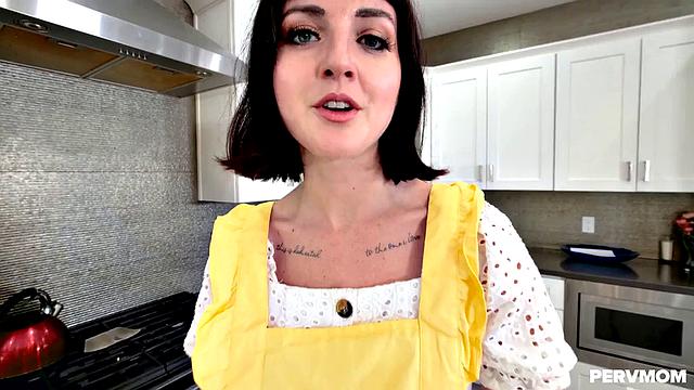 Студентка трахается с парнем в общежитии колледжа.