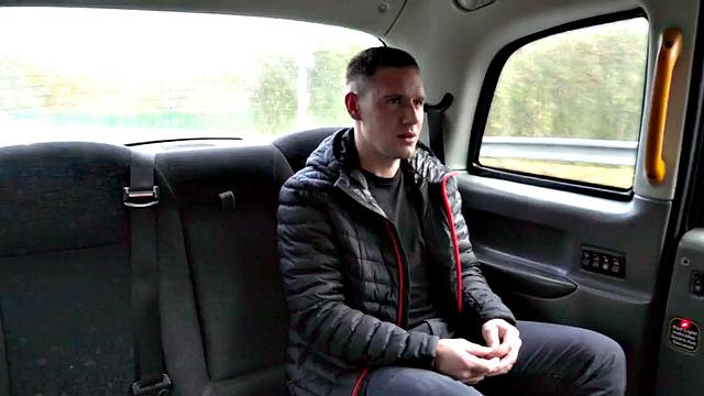 Cab curvy babe pussylicked by client before getting smashed