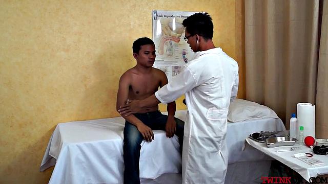 Asian patient analdrilled by doc