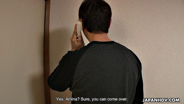 Амина Киучи демонстрирует лысую киску, делает минет и скачет сверху