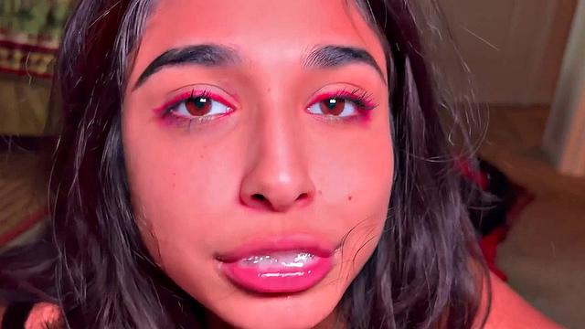 Beautiful Latina Reina Rae Returns To Suck Dick