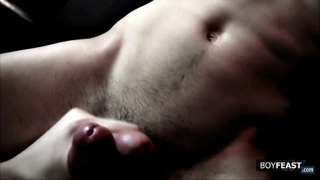 POV: друзья трахаются без резинки и кончают вместе! Трейс Ван Де Камп и Блейк Маст