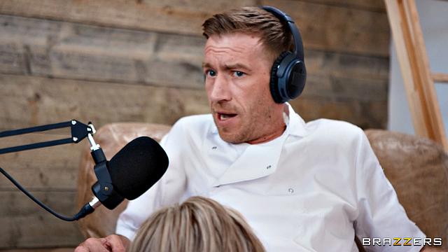 София Изабелла сосет член Дэнни Д на кулинарном подкасте "Острая салями".