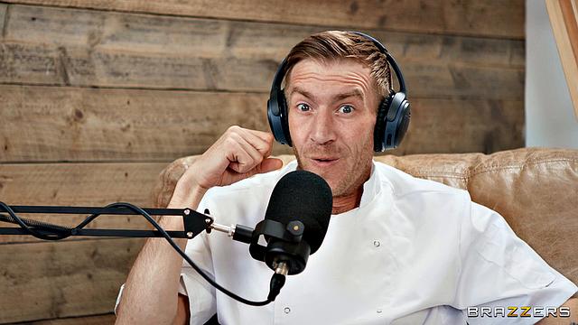 София Изабелла сосет член Дэнни Д на кулинарном подкасте "Острая салями".