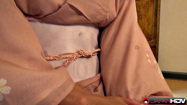 Kimono Lady Maki Hojo is a real japanese beauty