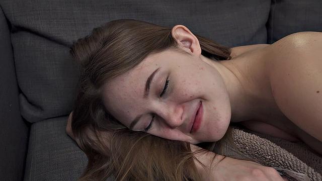 18videoz - Escaped Bride - Massage and slurping fun