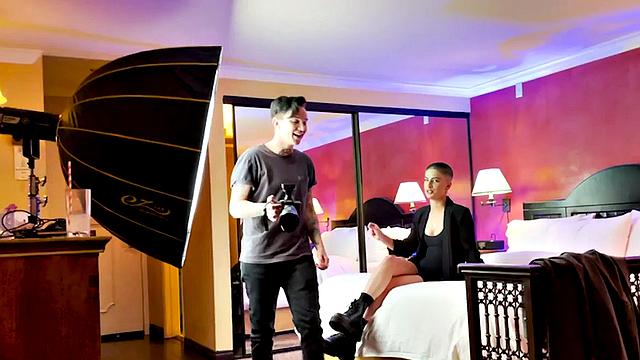 Pussyboi enjoys kissing slutty BFF before eating pussies out