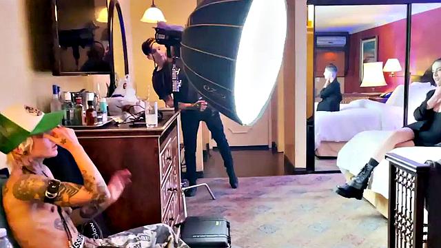 Pussyboi enjoys kissing slutty BFF before eating pussies out