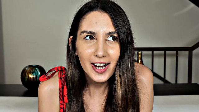 отчаянная борьба за пульт - сводная сестра соблазняет брата