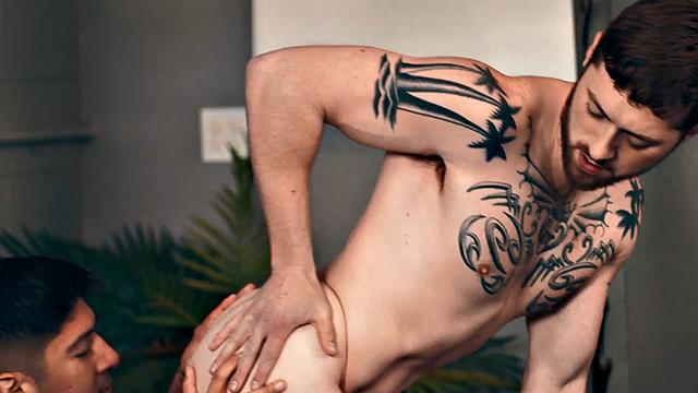 Eager stud 3way barebacked by IR jock in gym