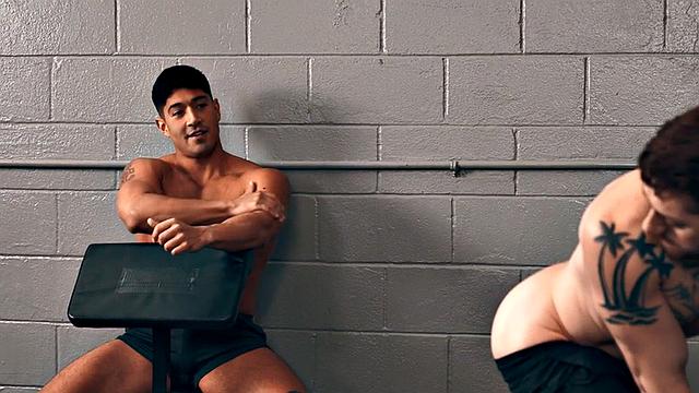 Eager stud 3way barebacked by IR jock in gym