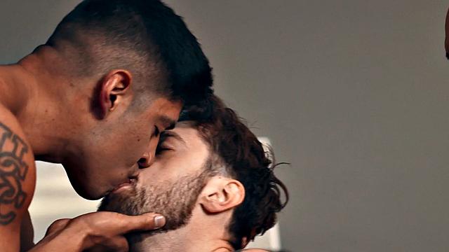 Eager stud 3way barebacked by IR jock in gym