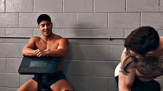 Eager stud 3way barebacked by IR jock in gym