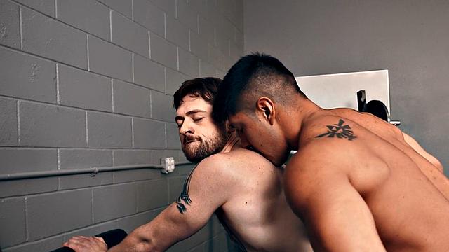 Eager stud 3way barebacked by IR jock in gym