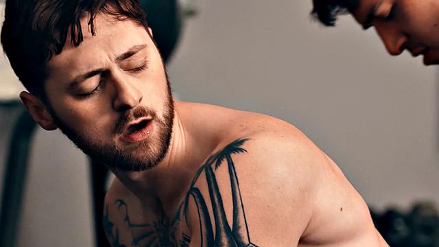 Eager stud 3way barebacked by IR jock in gym