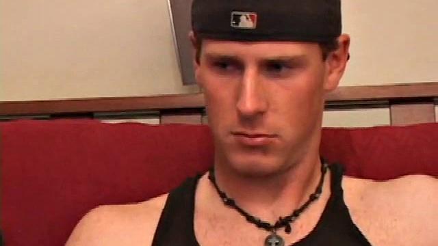 Maxx Wood дрочит свой член до мощного оргазма