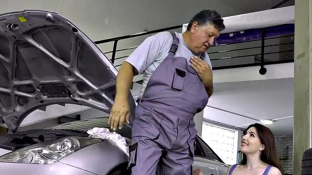 Old grandpa fucks slutty 21yo slut in tight pussy hole