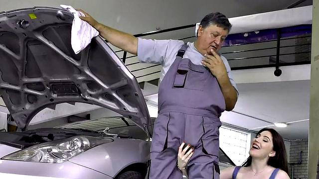 Old grandpa fucks slutty 21yo slut in tight pussy hole