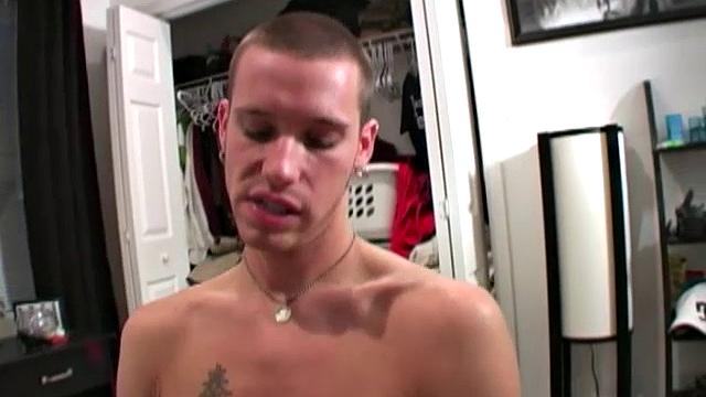 Бруклин жадно дрочит огромный член Девина и не может остановиться, пока не получает всё сполна