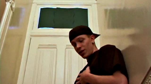 Шейн и Трент спорят, чей минет круче - но судья здесь только член.