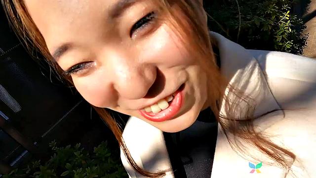 Alice Tukishima comes for her first porn shoot