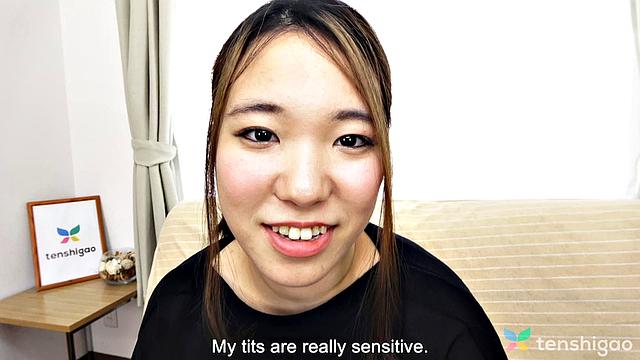 Alice Tukishima comes for her first porn shoot