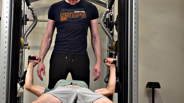 Petite gym twink sucked and barebacked by tall daddy