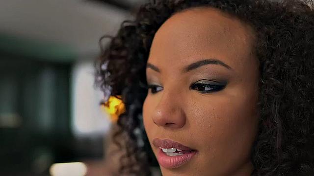 Маскированные лесбиянки жадно ласкают друг друга