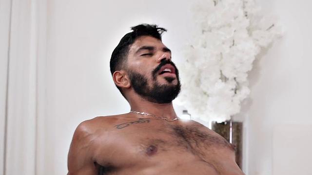 Muscled Black jock rims and fucks in ethnic barebacking