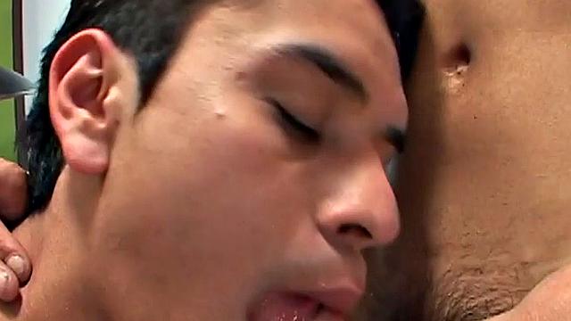 Skinny Latin twink barebacks boyfriend's assgole in office after BJ