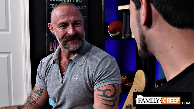 FamilyCreep - MusclebearMontreal Barebacks His Twink Stepson Good