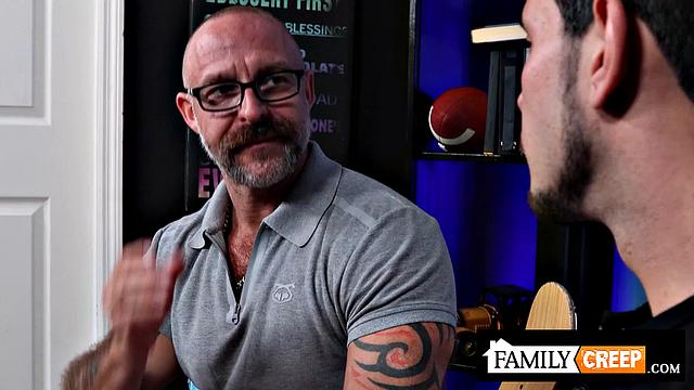 FamilyCreep - MusclebearMontreal Barebacks His Twink Stepson Good