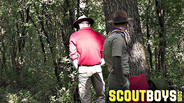 рыжий доктор жестко сосет без резинки на свежем воздухе