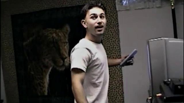 Полли выдает горячий дроч на камеру для парней, которые любят мужчин.