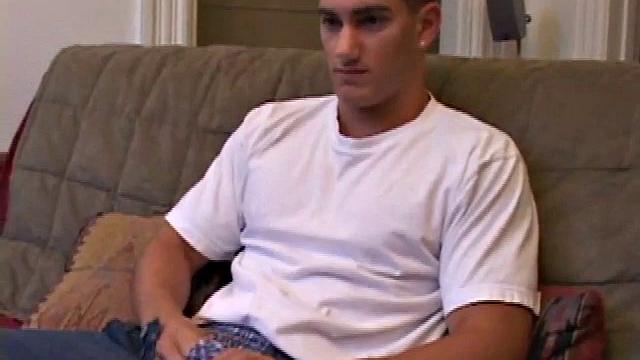 Jeron Carter strokes his cock and shows off solo