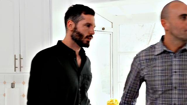 пышные лесбиянки в очках устраивают вечеринку для взрослых