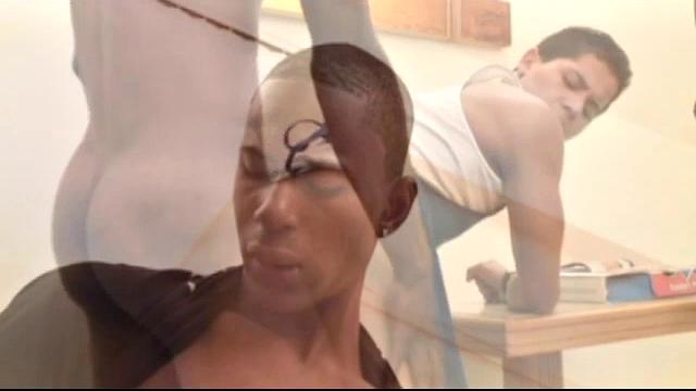 Пицца доставлена, а Мартино берет в рот только анальный ствол, никакой ветчины