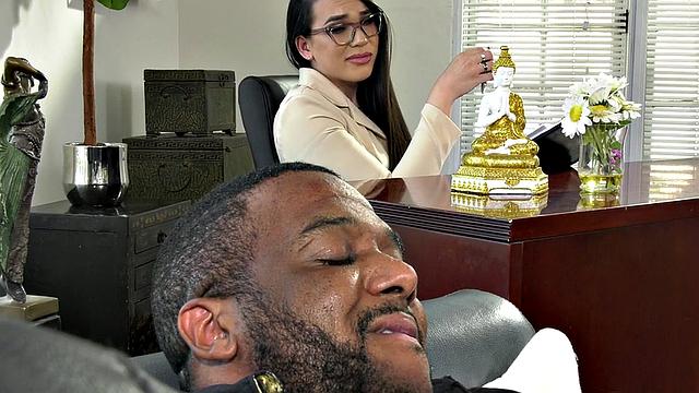 Throating petite 19yo shemale fucked by BBC in anal